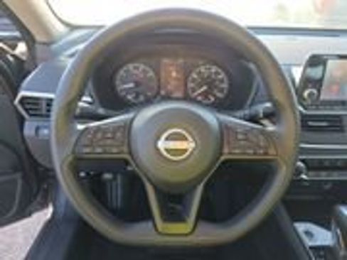 Used 2024 Nissan Altima 2.5 S FWD image 17