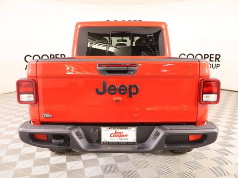 Used 2025 Jeep Gladiator Sport AWD/4WD image 19