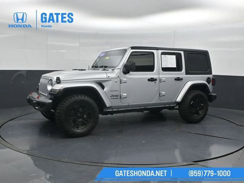 Used 2022 Jeep Wrangler Unlimited Sahara AWD/4WD image 7