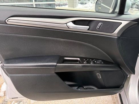 Used 2017 Ford Fusion SE image 19