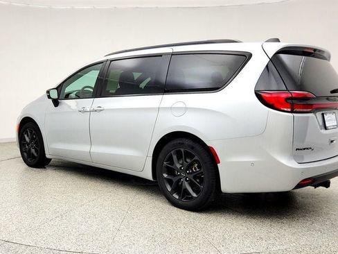 Used 2024 Chrysler Pacifica Touring-L w/ S Appearance Package AWD/4WD image 7
