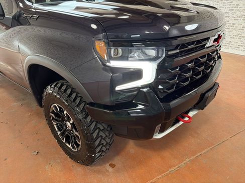 Used 2023 Chevrolet Silverado 1500 ZR2 w/ Technology Package image 9