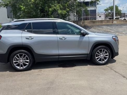 Used 2023 GMC Terrain SLT AWD/4WD image 9