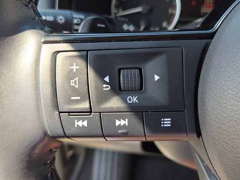 Used 2025 Nissan Pathfinder SL AWD/4WD image 24