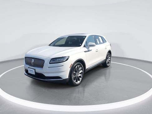 Used 2023 Lincoln Nautilus Reserve AWD/4WD image 4