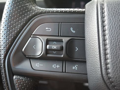Used 2025 Toyota Tacoma SR AWD/4WD image 12