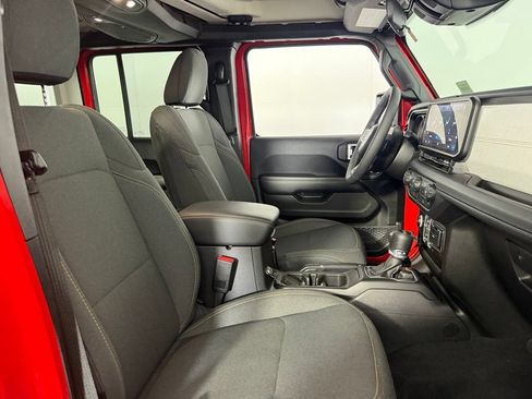 Used 2026 Jeep Wrangler Unlimited Sahara AWD/4WD image 31