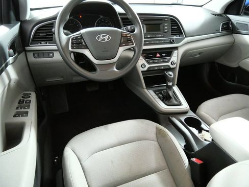 Used 2018 Hyundai Elantra SE w/ Cargo Package FWD image 4