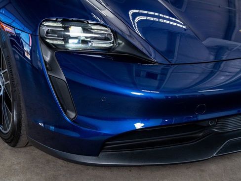 Used 2021 Porsche Taycan image 19