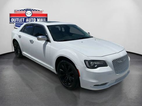 Used 2017 Chrysler 300 C RWD image 1