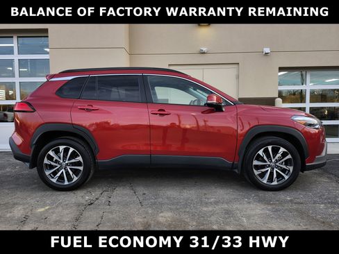 Used 2023 Toyota Corolla Cross XLE image 2