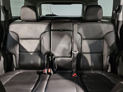 Used 2023 GMC Acadia SLT image 13