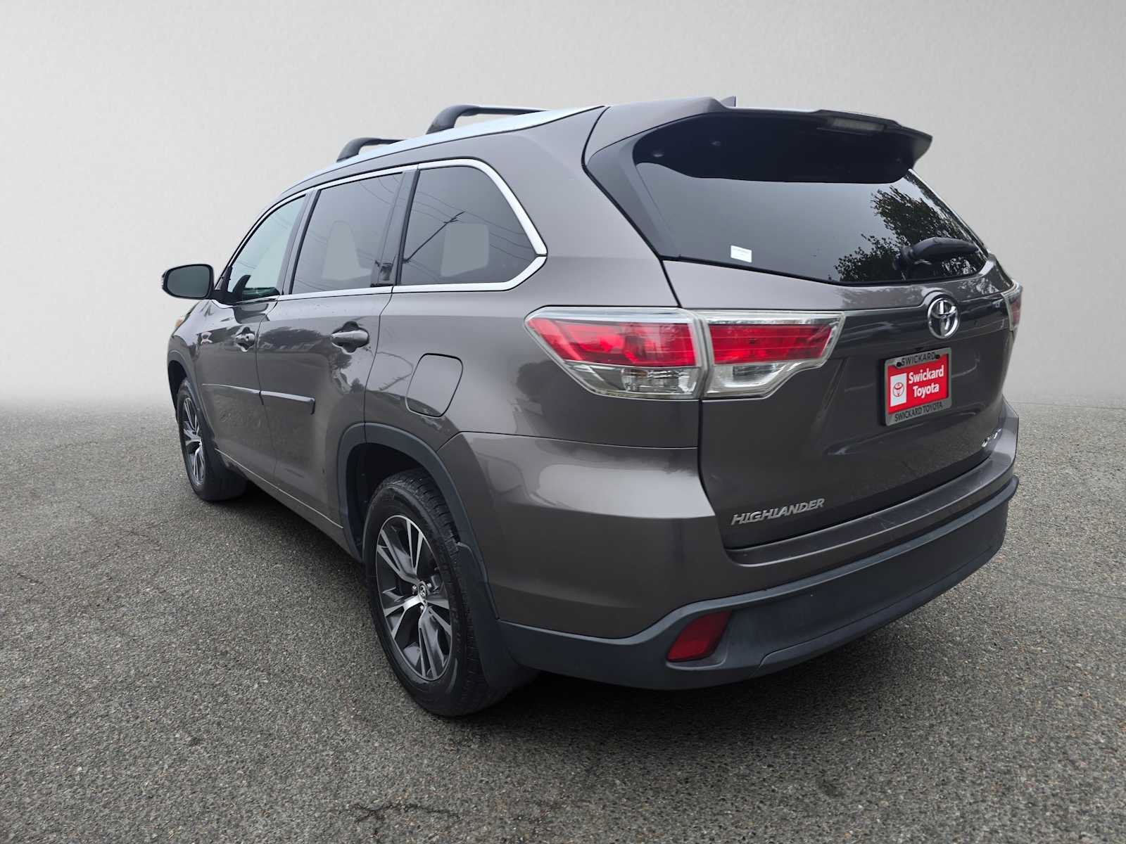 Used 2016 Toyota Highlander XLE AWD/4WD image 5
