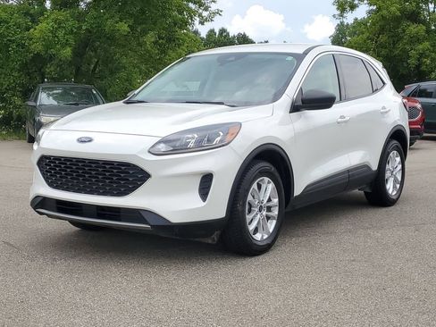 Certified 2022 Ford Escape SE w/ Cold Weather Package AWD/4WD image 2