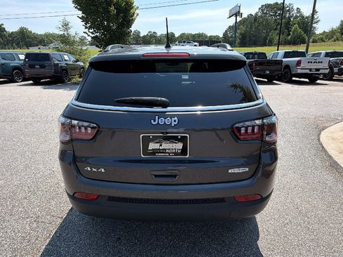 Used 2024 Jeep Compass Latitude AWD/4WD image 9