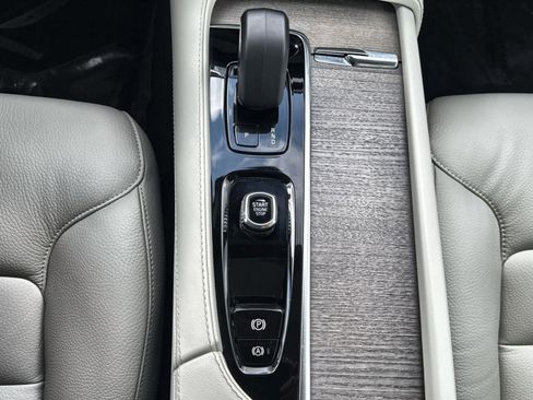 Certified 2024 Volvo XC90 T8 Plus AWD/4WD image 22