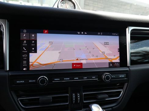 Used 2020 Porsche Macan image 30