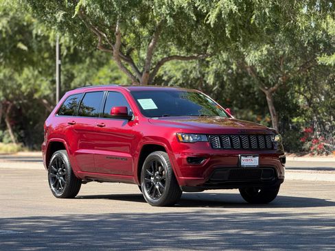 Used 2021 Jeep Grand Cherokee Laredo X RWD image 8