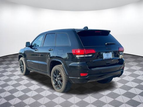 Used 2019 Jeep Grand Cherokee Altitude image 3