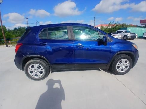 Used 2017 Chevrolet Trax LS FWD image 4