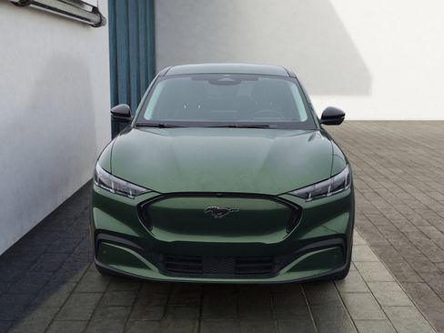 Certified 2025 Ford Mustang Mach-E Premium image 8