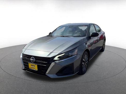 Used 2025 Nissan Altima 2.5 SV FWD image 7