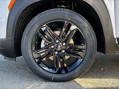 New 2026 Chevrolet TrailBlazer LT w/ Midnight Edition FWD image 12
