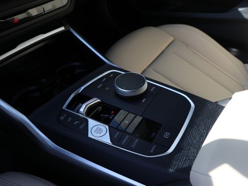 Used 2025 BMW 230i Coupe w/ Convenience Package image 24