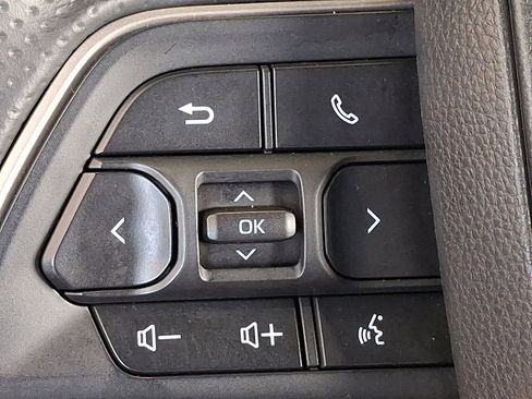 Used 2025 Toyota 4Runner SR5 AWD/4WD image 19