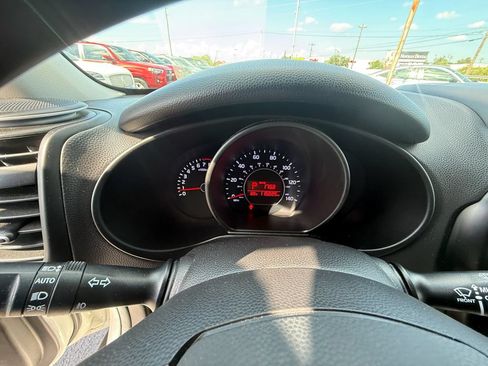 Used 2019 Kia Soul + FWD image 17