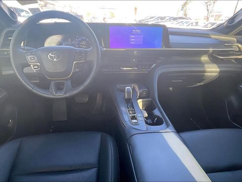 Used 2023 Toyota Crown Limited image 14