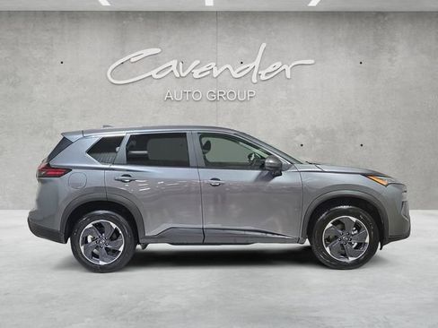 Used 2025 Nissan Rogue SV FWD image 17