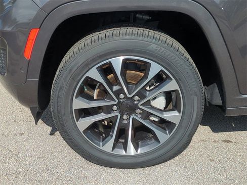 Used 2022 Jeep Grand Cherokee Overland image 12