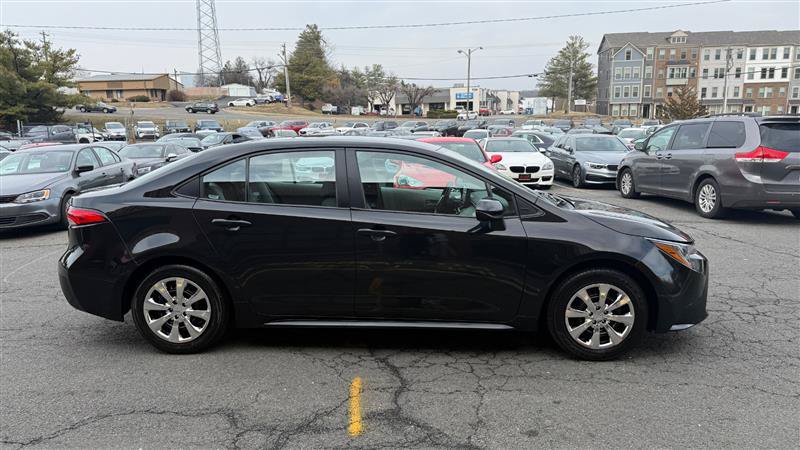 Used 2022 Toyota Corolla LE FWD image 5