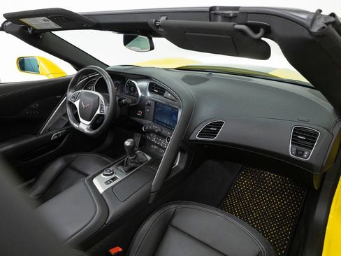Used 2019 Chevrolet Corvette Stingray Coupe w/ 2LT Preferred Equipment Group RWD image 29