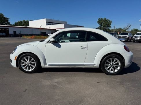 Used 2017 Volkswagen Beetle 1.8T SE FWD image 2