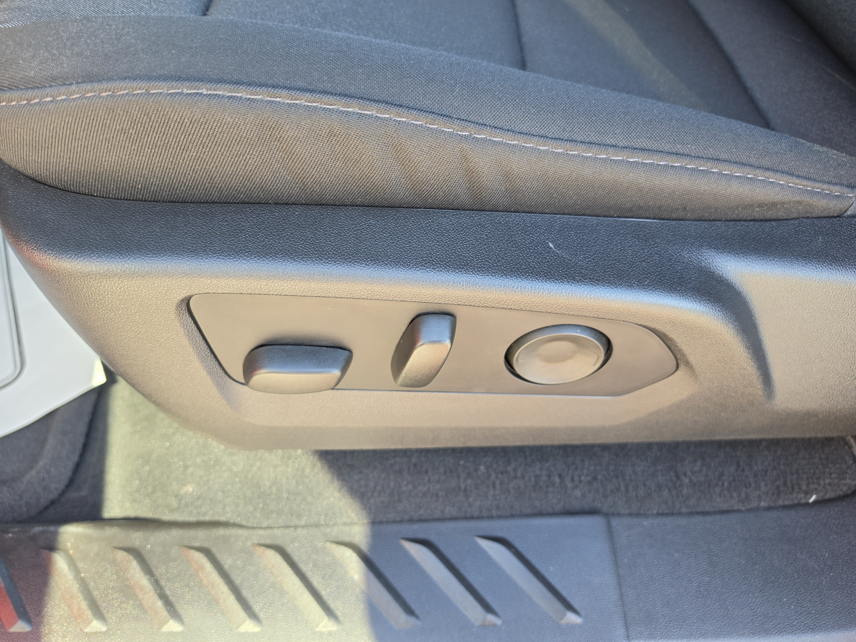 Used 2024 Chevrolet Colorado Trail Boss w/ Technology Package AWD/4WD image 25
