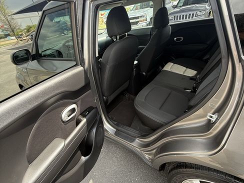 Used 2018 Kia Soul + FWD image 11