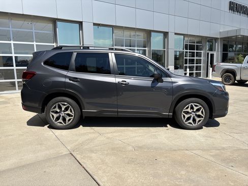 Used 2021 Subaru Forester Premium w/ Popular Package #1 AWD/4WD image 10