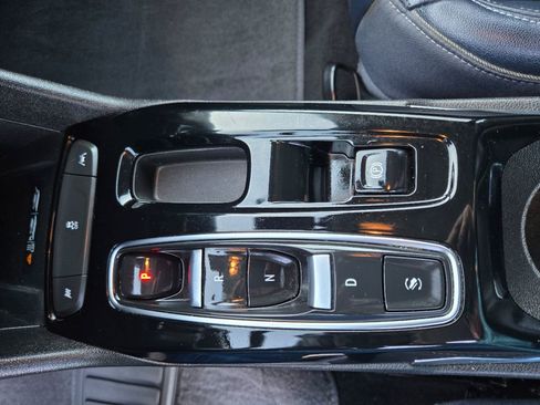 Used 2022 Chevrolet Bolt EUV Premier image 9