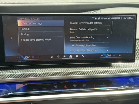 Used 2024 BMW i7 eDrive50 w/ M Sport Package RWD image 33