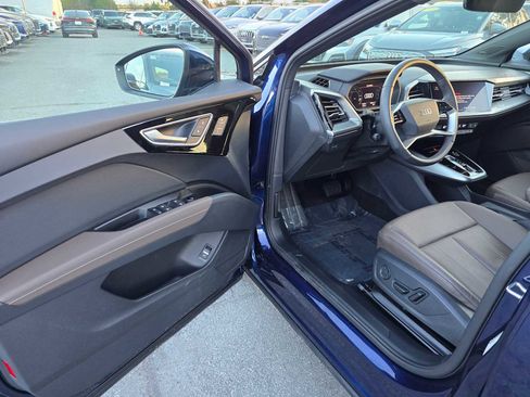 Used 2025 Audi Q4 e-tron Premium Plus w/ Premium Plus image 19