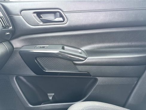 Used 2024 Nissan Pathfinder SV image 22