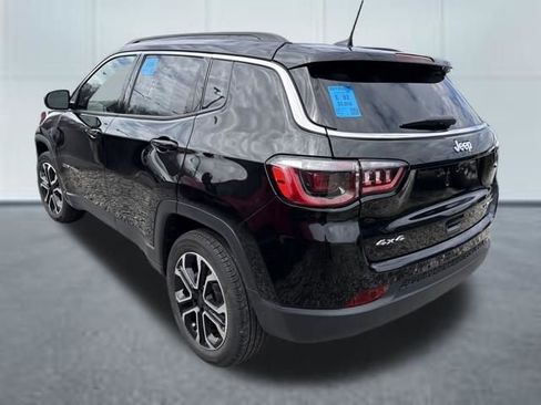 Used 2022 Jeep Compass Limited image 2