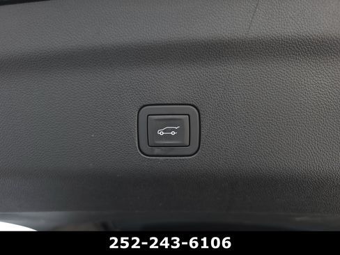 Used 2025 Chevrolet Tahoe High Country image 37