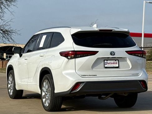 Used 2022 Toyota Highlander Limited FWD image 6