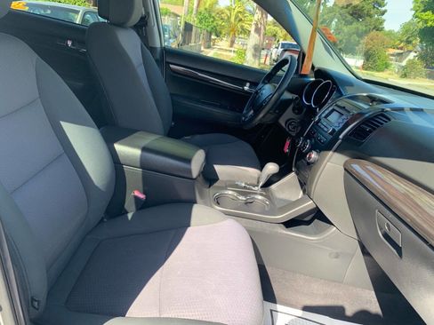 Used 2013 Kia Sorento LX FWD image 10