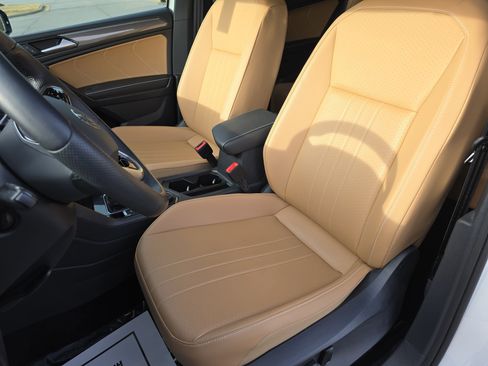 Used 2023 Volkswagen Tiguan SE R-Line image 14
