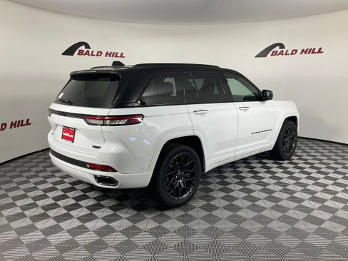 New 2025 Jeep Grand Cherokee Summit image 6