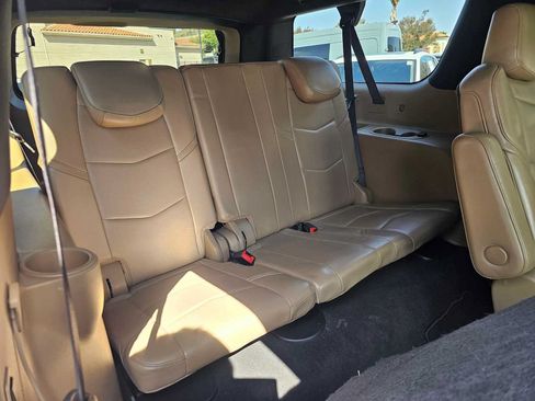 Used 2020 Cadillac Escalade ESV Platinum AWD/4WD image 13